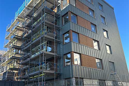 Stålpelare på byggarbetsplats